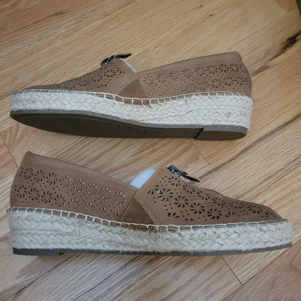 NIB!! Easy Street Zenon Women’s Espadrille Slip-On Shoes - Picture 3 of 9